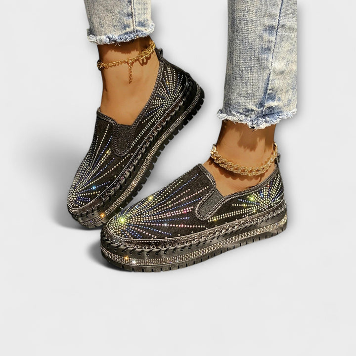 Sable – Leather shoes adorned with rhinestones