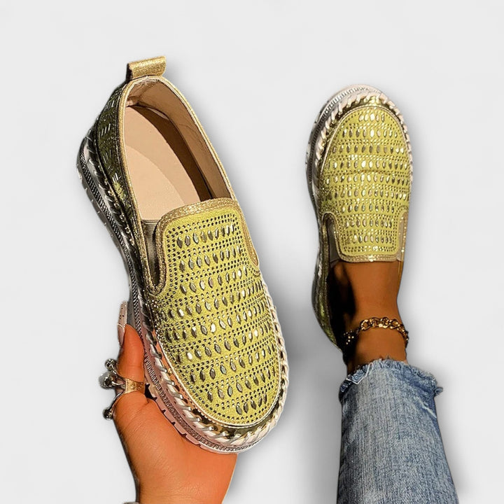 Kenna – Round toe embellished with rhinestones