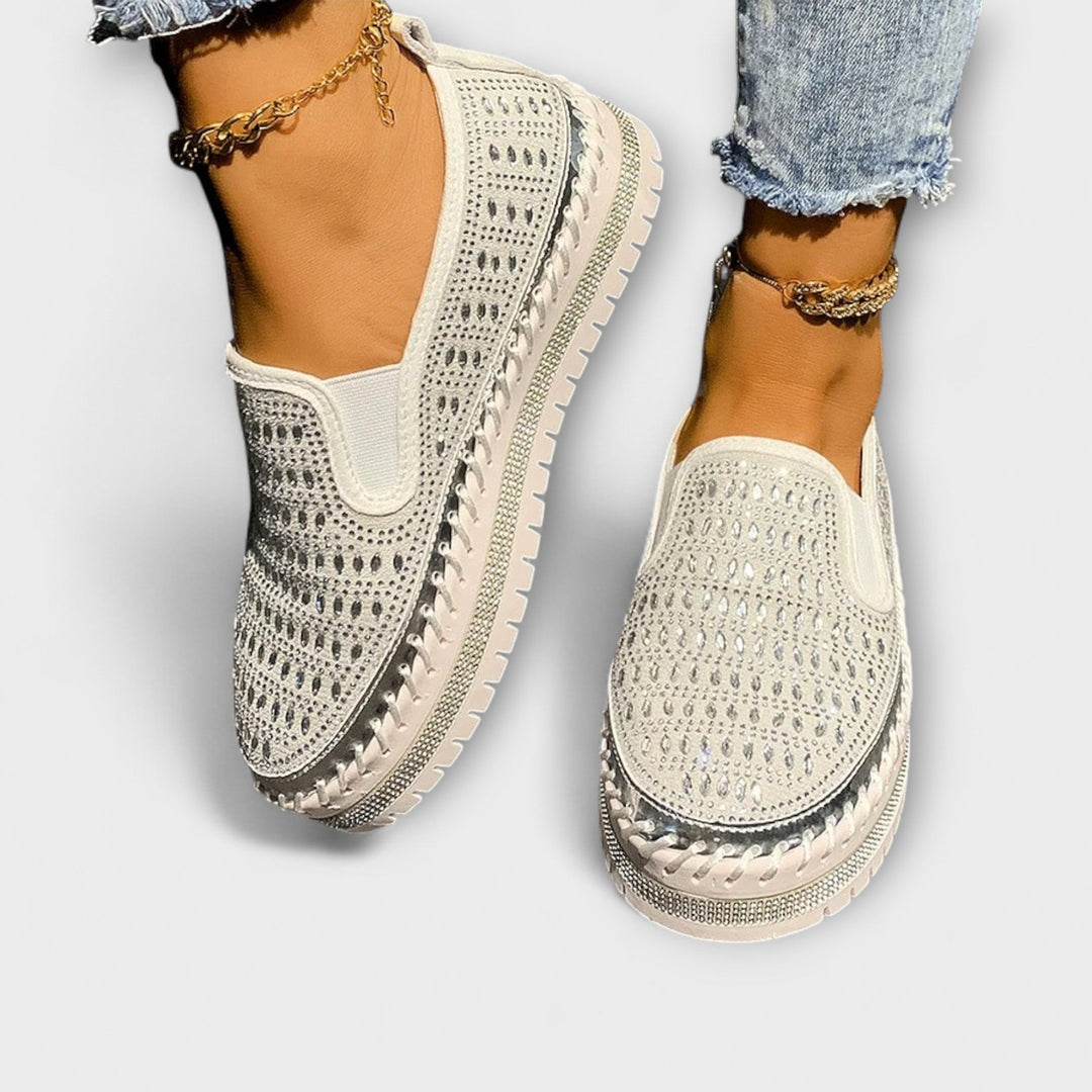 Kenna – Round toe embellished with rhinestones